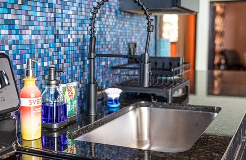 Knoxville Apartment | Lulu`s Loft ~ Walk to Food & Drinks | 5 min to DT