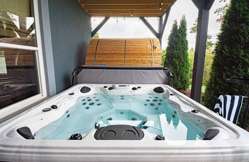 Leicester House | Lux 6 bd, 5ba, Views, Amazing Amenities, Private Retreat Near Asheville!