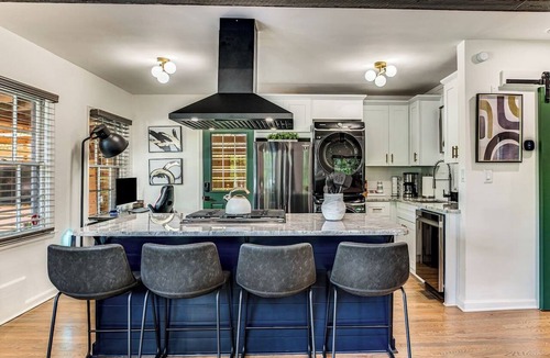 Piedmont Heights House | LUX Oasis 4 Bed/2 Bath | Hot Tub | 3 Patio