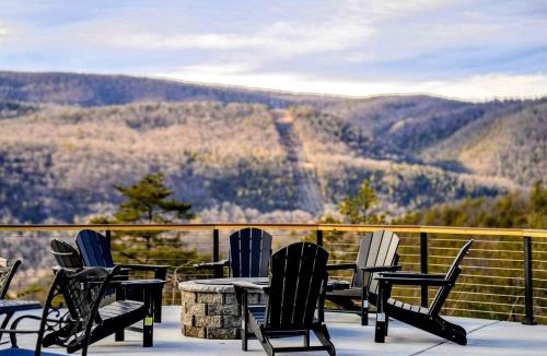 Milam Ski Chalet | Luxurious A-Frame Mountain Retreat with Hot Tubs & Game Room Near Seneca Rocks, Milam, WV