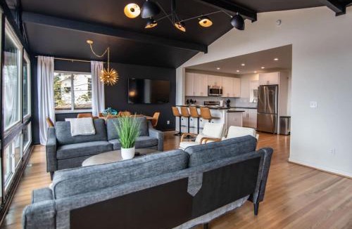Forest Park House | Luxurious Retreat with Stunning Views Sleeps 16)