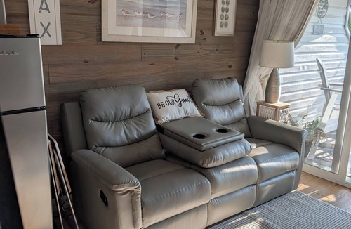 North Shore Condo | Luxury 1-bedroom condo "Take me to the Lake" with amazing Sunset lake views