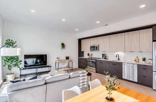 Pendleton Apartment | Luxury 1BR Pool Gym Near Casino & Stadiums