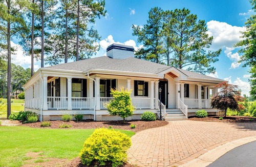 Tigerville Cottage | Luxury 6-bedroom house with golf course view and pool in charming Travelers Rest