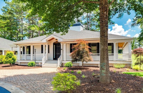 Tigerville Cottage | Luxury 6-bedroom house with golf course view and pool in charming Travelers Rest