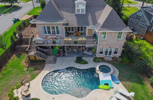 Ashford Park House | Luxury 6BR estate with private pool gameroom