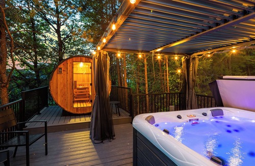 Leicester Cabin | Luxury Asheville Retreat : Barrel Sauna, Hot Tub & Stunning Mountain Views