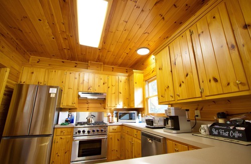 Ferguson Cabin | Luxury Blue Ridge Cabin with Hot Tub & Game Room - Sleeps 8