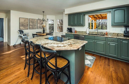 Candler House | Luxury Blue Ridge Views w/Hot Tub, Game Room, Gym & Outdoor Fun — Sleeps 21