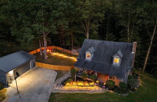 Logan Cabin | Luxury Cabin-Hot Tub-Sauna-Game Room-Dog Friendly