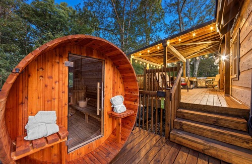 Logan Cabin | Luxury Cabin-Hot Tub-Sauna-Game Room-Dog Friendly