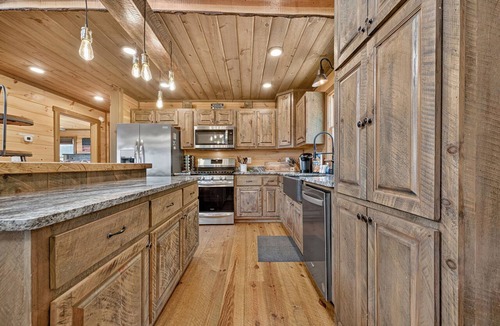 Blue Ridge Cabin | Luxury Cabin, Incredible View, Amazing Sunrise+Sunset, Secluded, Pet Friendly