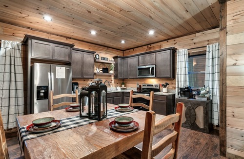 Chalet Village North Cabin | Luxury Cabin w/View! 3 Pools, Pickleball, Game Rm, Hot Tub!
