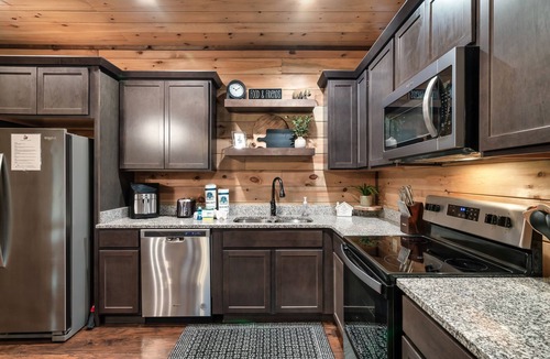 Chalet Village North Cabin | Luxury Cabin w/View! 3 Pools, Pickleball, Game Rm, Hot Tub!