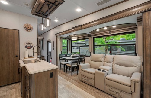 Pittman Center RV Rental | Luxury Creekside Retreat: RV in Gatlinburg,Tn