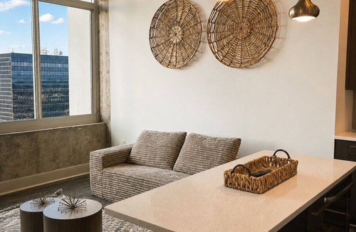 Peachtree Center Apartment | Luxury Downtown Loft Skyline Views Walk Everywhere