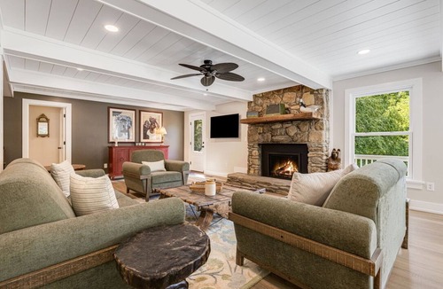 Candler House | Luxury Farmhouse Haven - Hike, Relax, BBQ, 25 mins to AVL