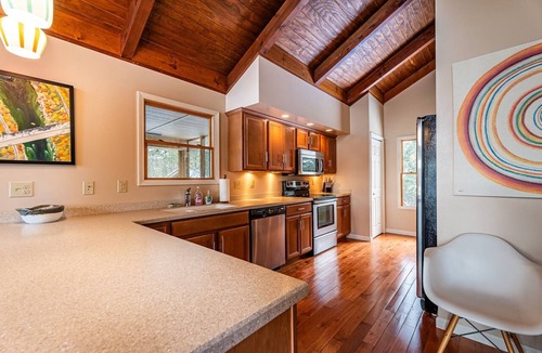 Hico Cabin | Luxury home on The Meadow River with stunning view of the river canyon