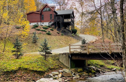 Topton Cabin | Luxury Log Cabin in Nantahala and close to Bryson City and NOC rafting!