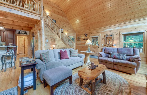Cataloochee Ranch Cabin | Luxury Maggie Valley Log Cabin in Smoky Mountains