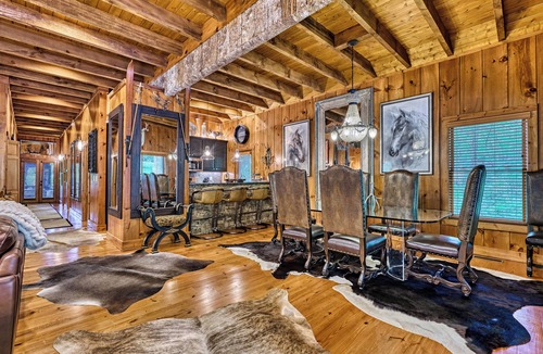 Highlands Cabin | Luxury Mountain Cabin, Quiet NBRHD near Glen Falls, Mins to Main St, Highlands!