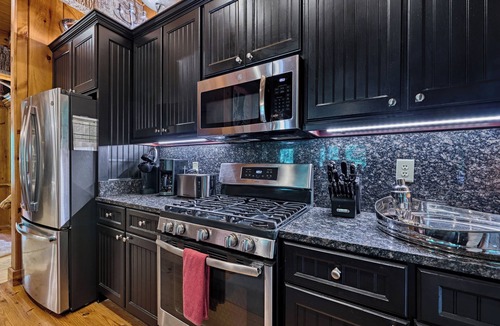 Highlands Cabin | Luxury Mountain Cabin, Quiet NBRHD near Glen Falls, Mins to Main St, Highlands!