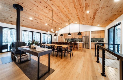 Davis House | Luxury Mountain Retreat: Skiing, Hiking, Sauna