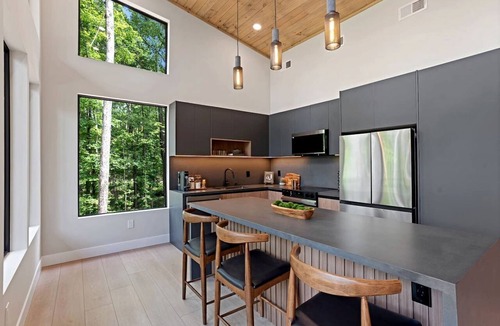 Westminster Cabin | Luxury Mountain Retreat with Hot Tub Near Lake Hartwell & Clemson, SC