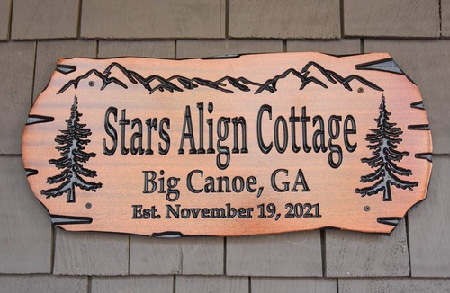 Big Canoe Cabin | Luxury Mountain Retreat | Cozy Fireplace, View & Hot Tub!