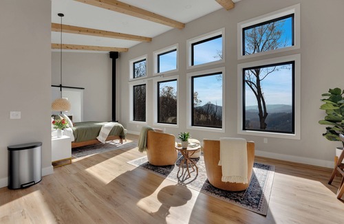 Clyde Cabin | Luxury Mountain Top Cabin with Hot Tub and Views - Cypress