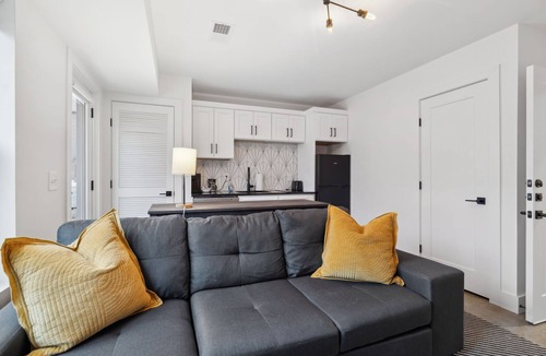 Haynes Area House | Luxury Nashville retreat w/rooftop lounge & pool