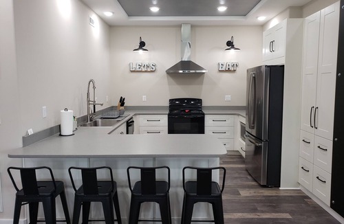 Mayhew House | Luxury on the Lake - Large Private Walkout Basement Apt/Suite
