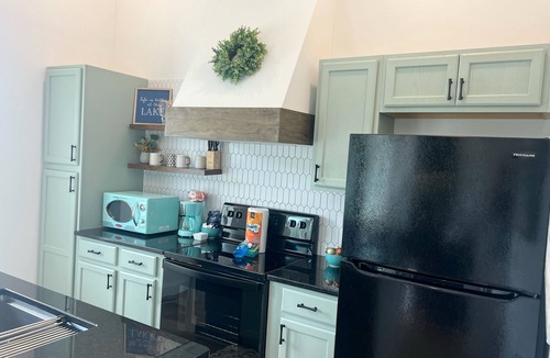 Bristol Cottage | Luxury! Peaceful. Great location. Sleeps 3. Under 1 mi to South Holston Lake
