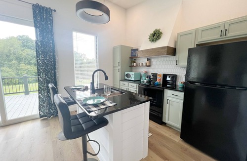 Bristol Cottage | Luxury! Peaceful. Great location. Sleeps 3. Under 1 mi to South Holston Lake