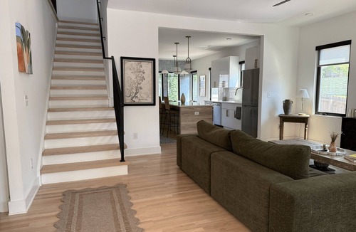 Lincoln Heights House | Luxury Retreat - Sleeps 10–14/Uptown & South End