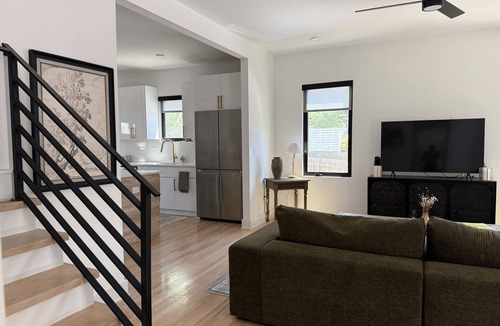 Lincoln Heights House | Luxury Retreat - Sleeps 10–14/Uptown & South End