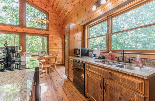 Cleveland House | LUXURY SECLUDED LOG CABIN | POOL TABLE | HOT TUB