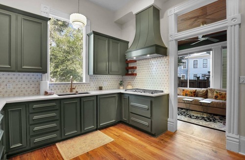 Historic Downtown Savannah House | Luxury Victorian near Forsyth Park/Heated Private Pool/Gated Parking