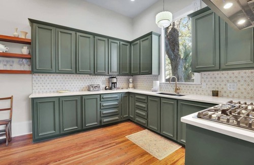 Historic Downtown Savannah House | Luxury Victorian near Forsyth Park/Heated Private Pool/Gated Parking