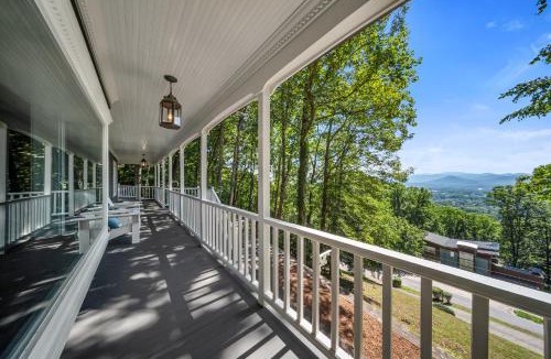 Skyland House | Magic on the Hill by Carolina Mornings
