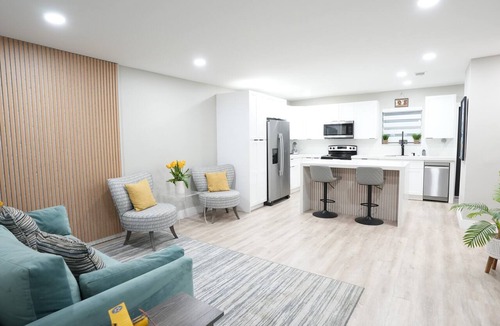 Hialeah House | Mango Tree House
