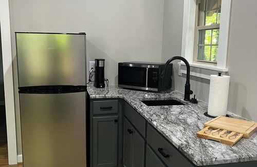 Thurmond Cottage | Merlot- 2 bedroom Cottages near Jones von Drehle