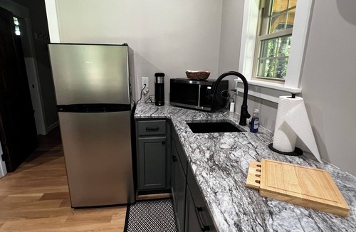 Thurmond Cottage | Merlot- 2 bedroom Cottages near Jones von Drehle