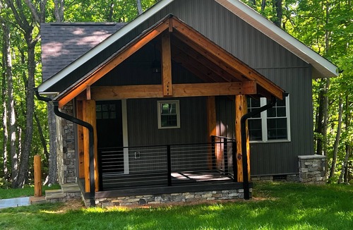 Thurmond Cottage | Merlot- 2 bedroom Cottages near Jones von Drehle