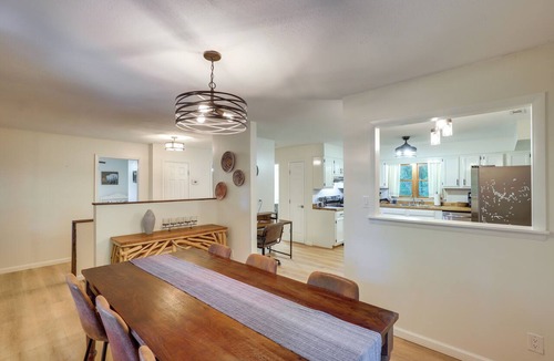Weaverville Cabin | Mins from AVL, Woodsy Weaverville Retreat