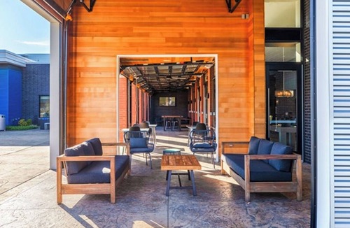 South Hills Apartment | Mins to PIT air. Walk to Dining & Shops across the street. Stadiums 18 mins