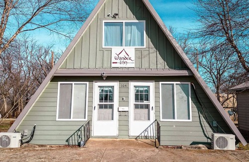 Bruno Cabin | Minutes frm Bull Shoals Lake! Wifi-2 bedrooms, 1 King, 2 Singles, futon. Sleeps6