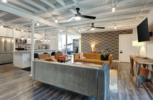 Nashville House | Minutes to Downtown, Peaceful and Private at Night