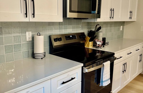 Charlotte House | Modern 3-bedroom building in welcoming Charlotte with cool AC