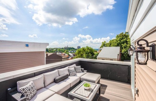 Pendleton House | Modern 3B+Rooftop 5 Min to Downtown, UC Hospital, Tesla Charger
